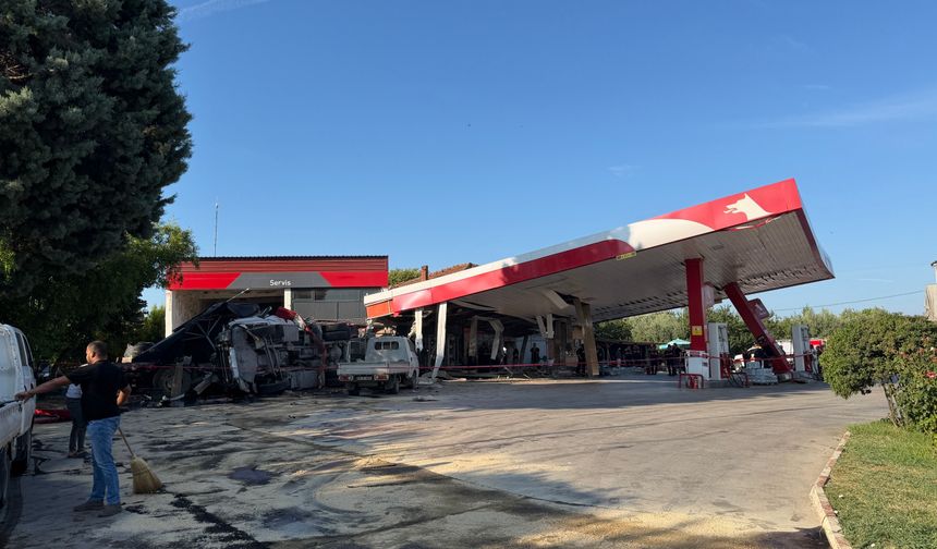 Bursa'da kömür yüklü tır benzinliğe böyle daldı!