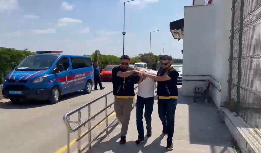 Çarşaf giyip silahlı saldırı düzenledi