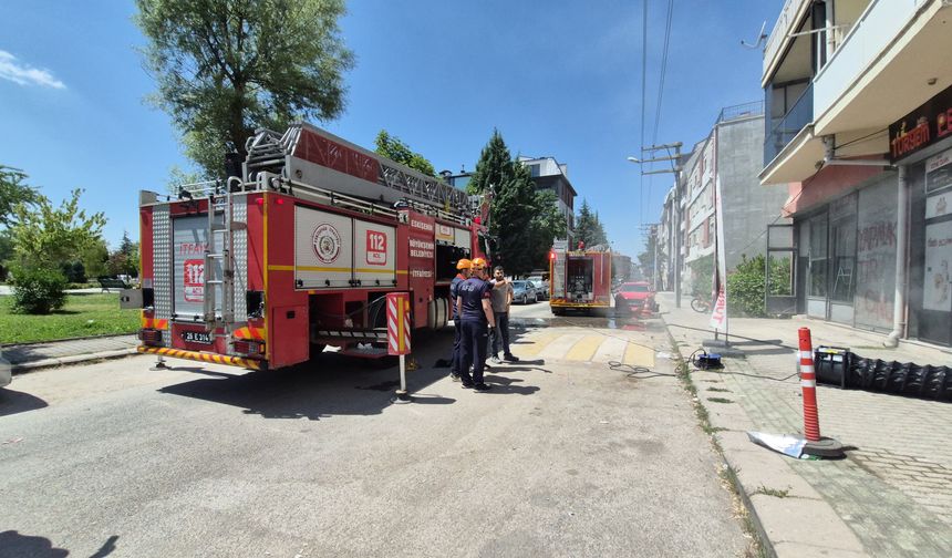 Eskişehir'de iş yeri yangını: 6 kişi hastaneye kaldırıldı