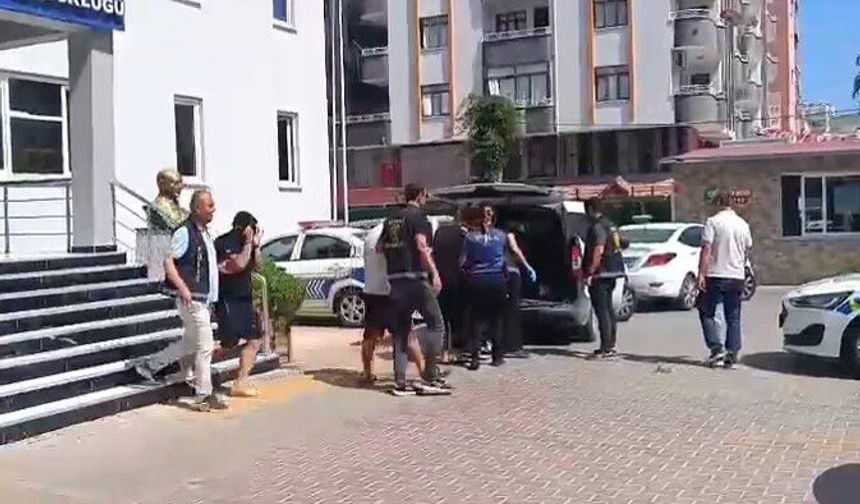 Hırsızlık zanlıları otomobille kaçarken yakalandı