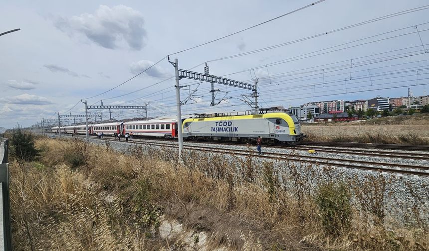 Yolcu treni raydan çıktı