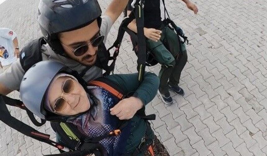 Türkan teyzenin paraşüt macerası güldürdü!