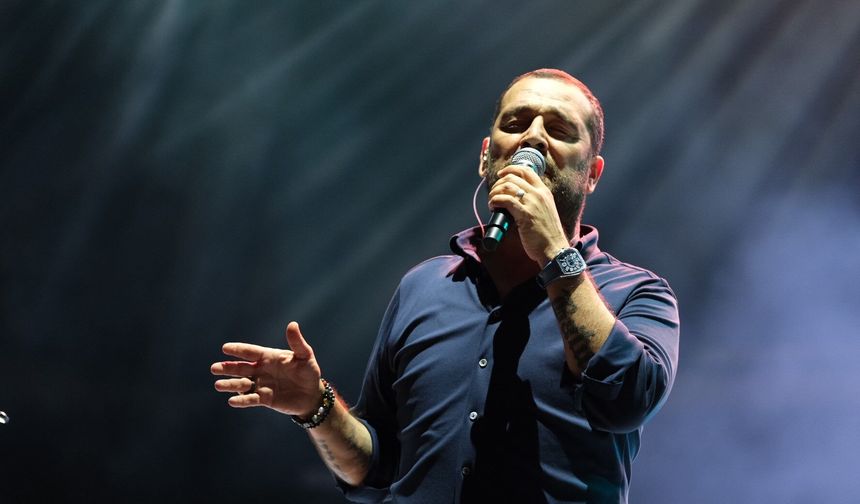 Sevilen sanatçı Ümit Yaşar festivalde coşturdu!