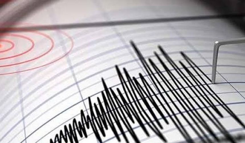Endonezya'da 6,2 büyüklüğünde deprem
