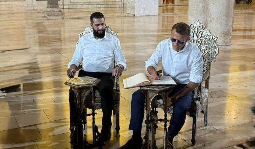 Şam'da dikkat çeken kare: Şara ve Macron Emevi Camisi'nde