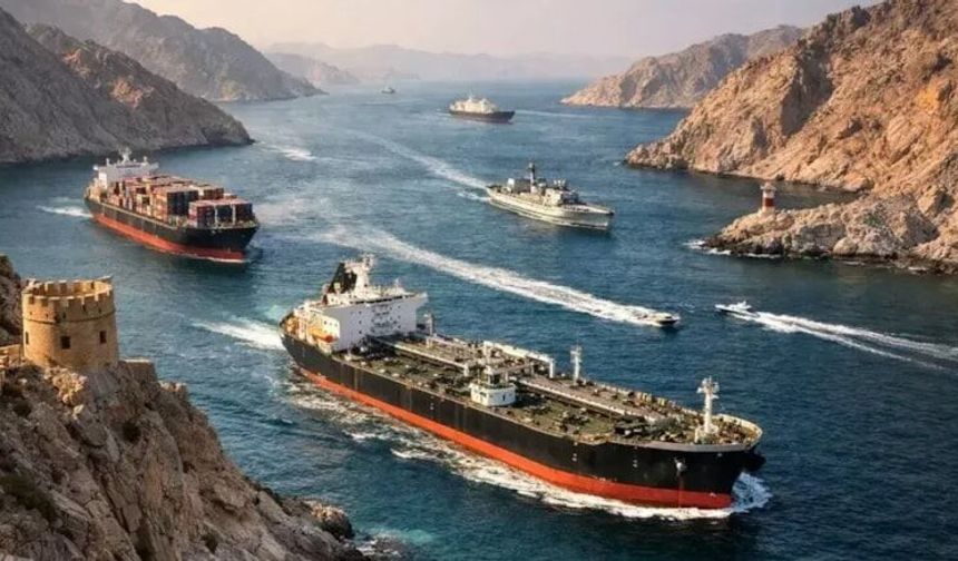 Hürmüz Boğazı’nda 2 petrol tankeri mayına çarptı!