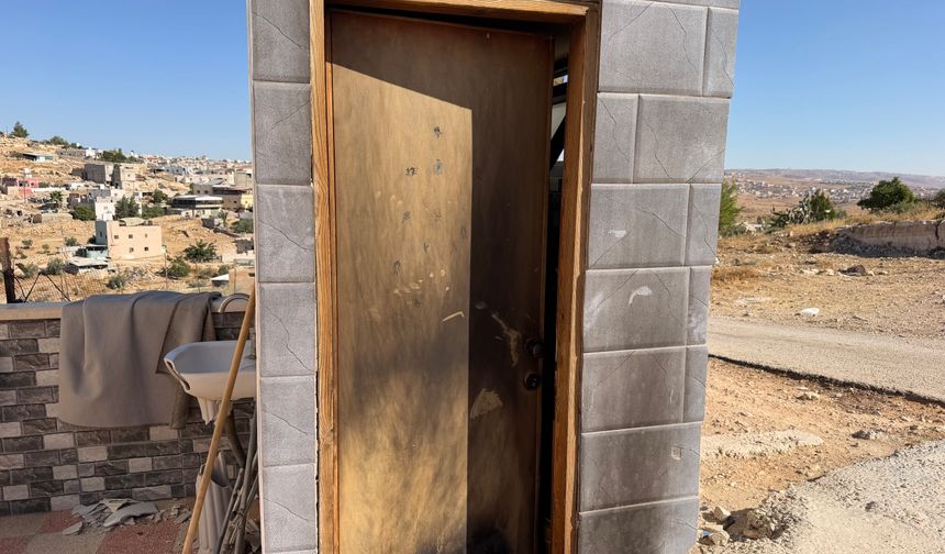 İsrailli yerleşimciler Batı Şeria'da camiyi ateşe verdi