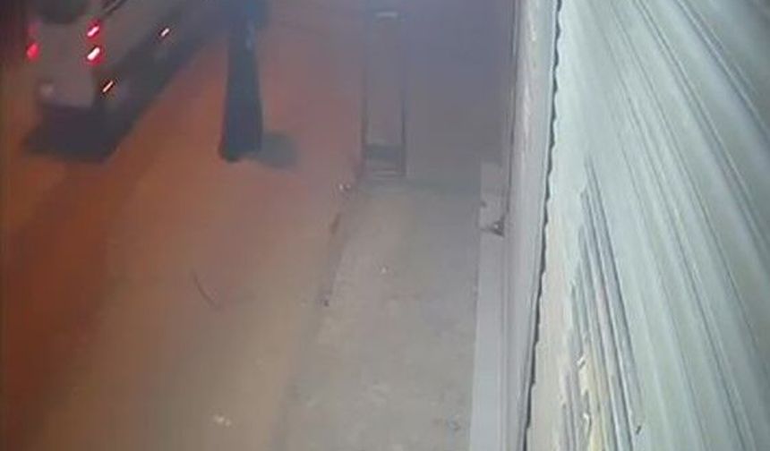Kadın kılığına girip silahlı saldırı düzenledi