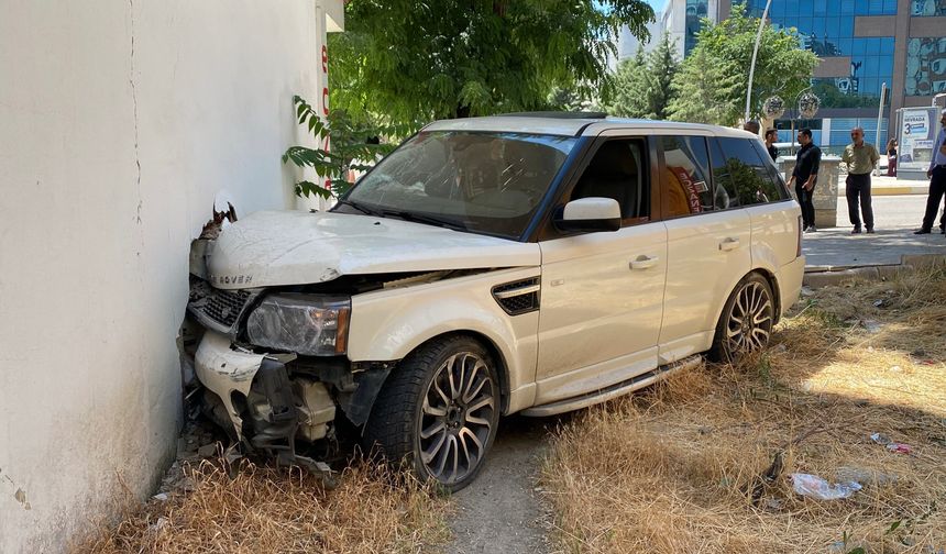 Kontrolden çıkan cip dehşet saçtı