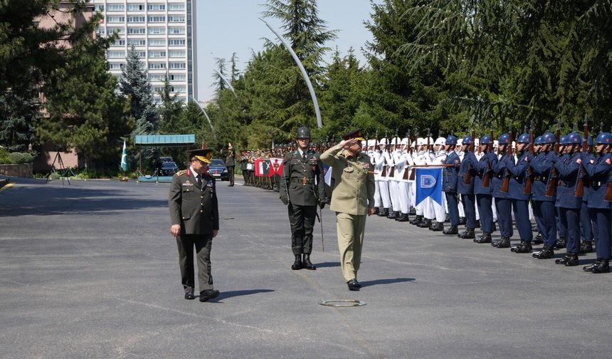 Orgeneral Bayraktaroğlu'ndan kritik görüşme