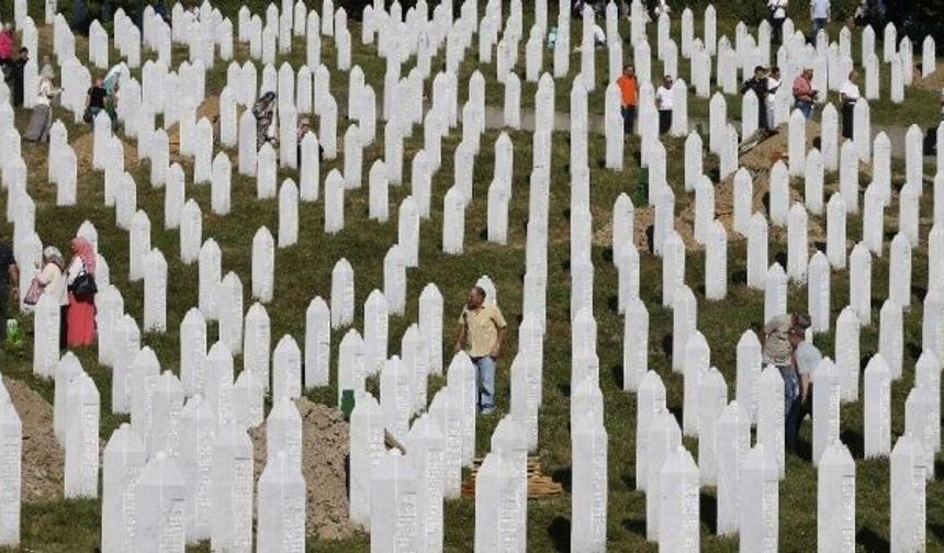 Srebrenitsa'da 1000'den fazla kurban hala aranıyor