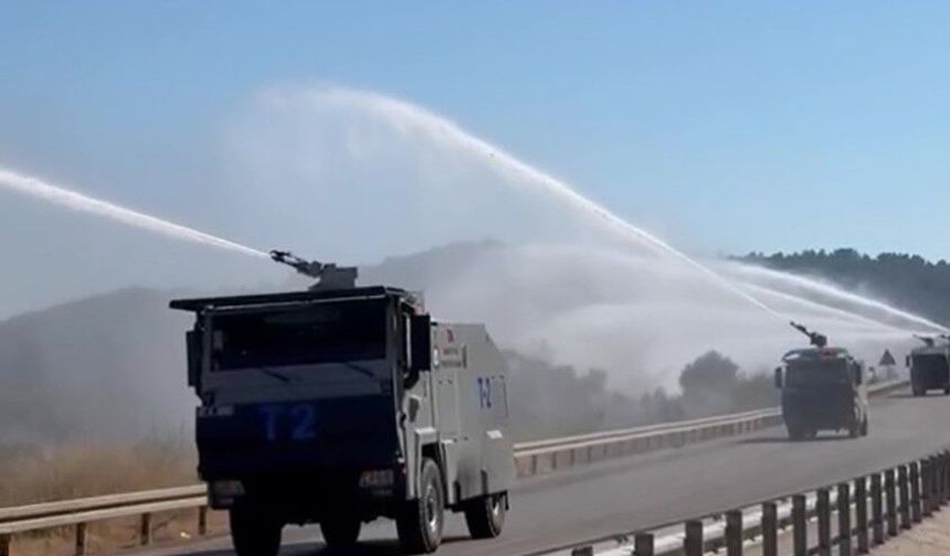 Yangına TOMA müdahalesi