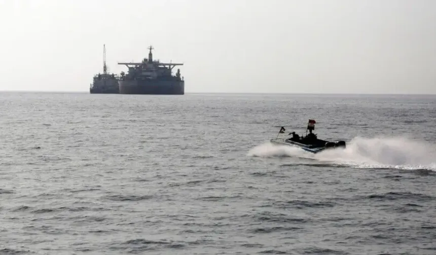 Yemen açıklarında silahlı grup yük gemisini kaçırdı