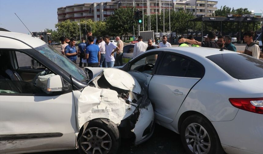 Şanlıurfa'da zincirleme trafik kazasında 7 kişi yaralandı