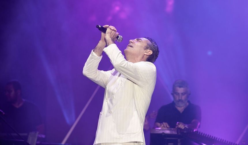 Tunceli'deki MamekFest'te şarkıcı Ferhat Göçer konser verdi
