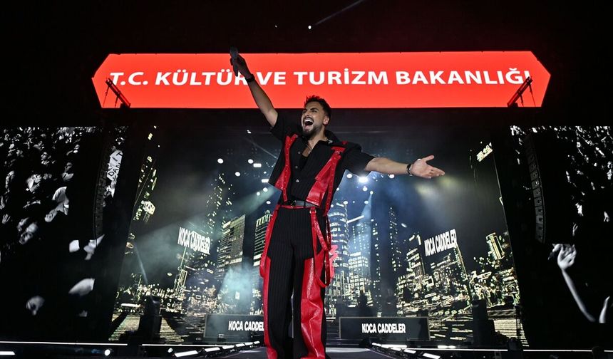 Şarkıcı Sefo, Erzurum Kültür Yolu Festivalinde sahne aldı