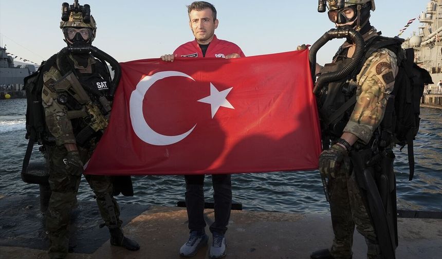 Selçuk Bayraktar, SAT ve SAS komandolarıyla bir araya geldi