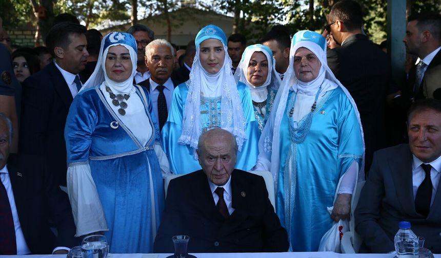 Bahçeli, Ahlat'ta vatandaşlarla buluştu