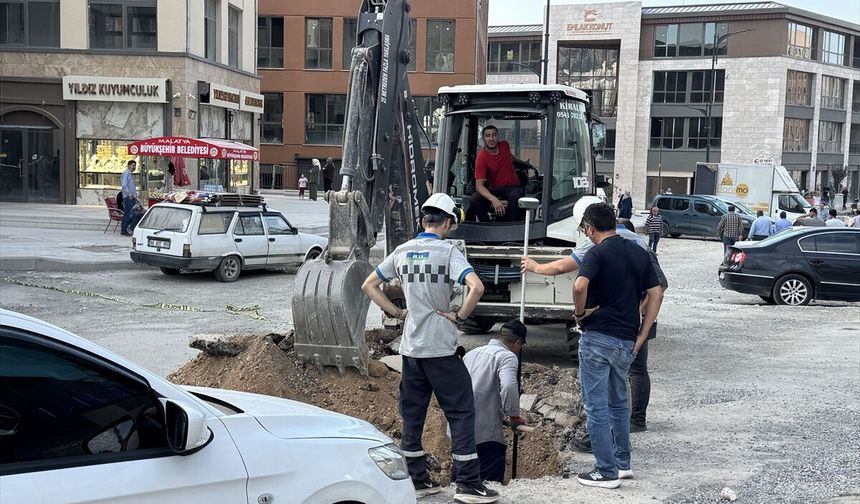 Malatya'da panik anları: Doğalgaz borusu patladı