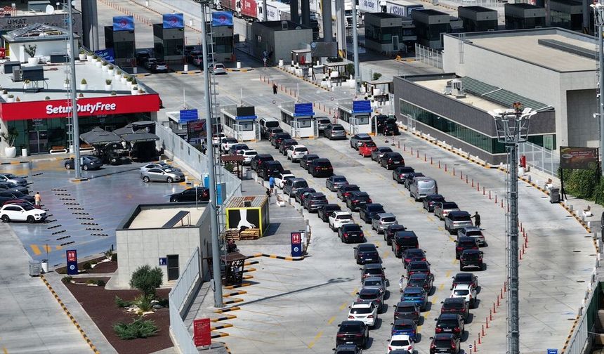Gurbetçilerin dönüş çilesi: İpsala Sınır Kapısı’nda yoğunluk