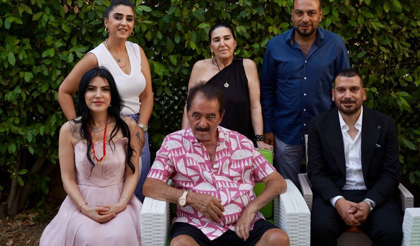 Tatlıses'in mutlu günü: Manevi kızına beşi bir yerde taktı!