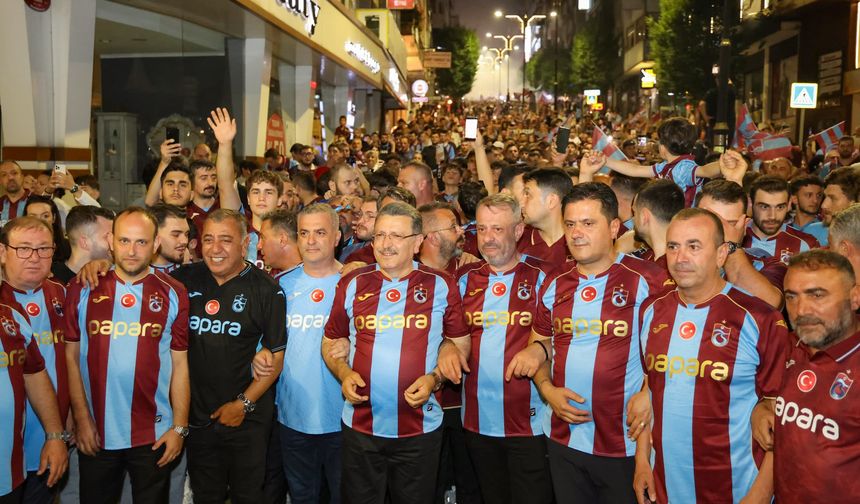 Trabzonspor'un kuruluş yıl dönümü binlerce taraftarla kutlandı