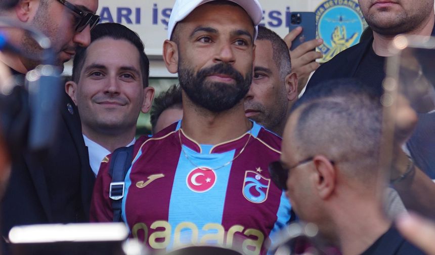 Salah uçağa bindi, Trabzonspor formasını giydi