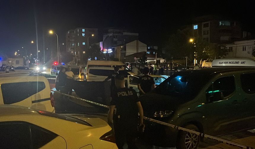 Yol kenarındaki araçta bir ölü, bir ağır yaralı