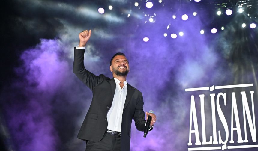 Alişan, Kültür Yolu Festivali'nde sahne aldı