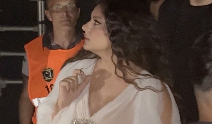 Atiye 1 saat boyunca sahneye çıkmayınca konseri iptal edildi!