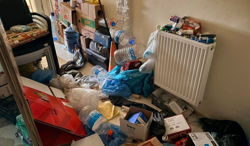 Profesörün iki dairesinden tonlarca çöp çıktı!