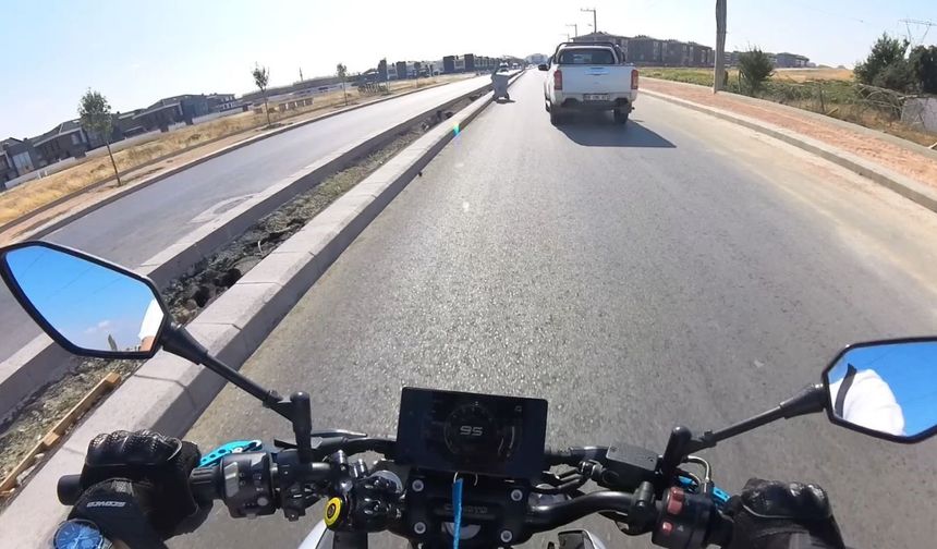 Motosiklet kazası kask kamerasına böyle yansıdı!