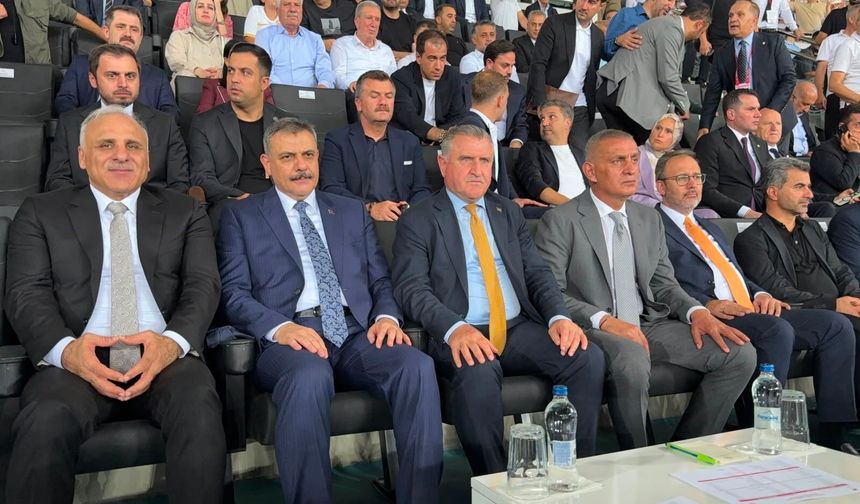 Bakanlar ve TFF Başkanı Süper Lig maçını tribünde takip etti