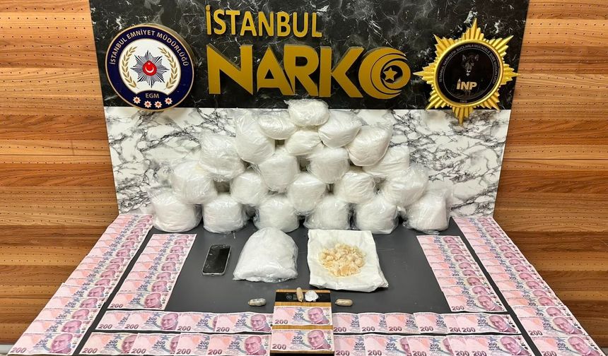 Zehir tacirlerine darbe: Evden kilolarca uyuşturucu çıktı!