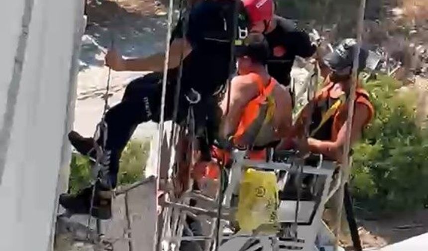 İskelenin halatı koptu, 2 işçi havada mahsur kaldı