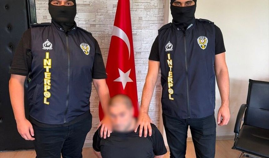 Gürcistan'da yakalandılar: İki suç örgütü elebaşı Türkiye'ye getirildi