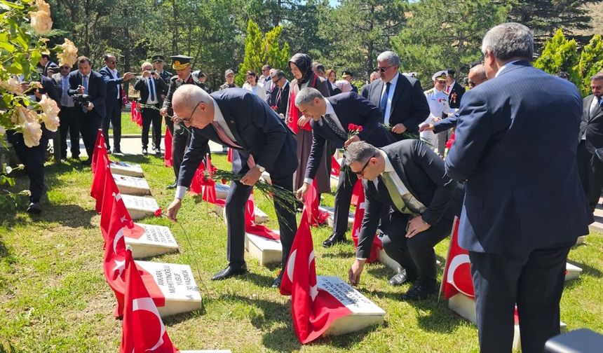 Kurtulmuş, Büyük Zafer’in 104. yıl dönümünde Kocatepe’de