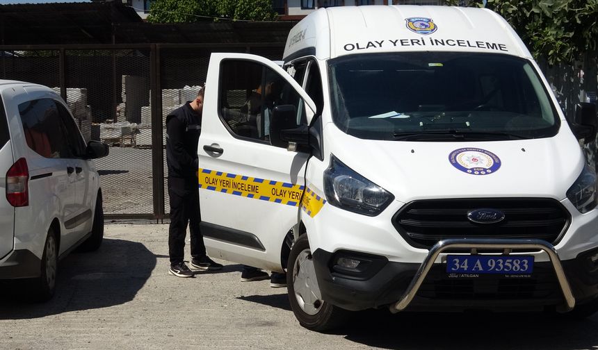 Sultanbeyli'de çelik çatı işçilerin üzerine çöktü