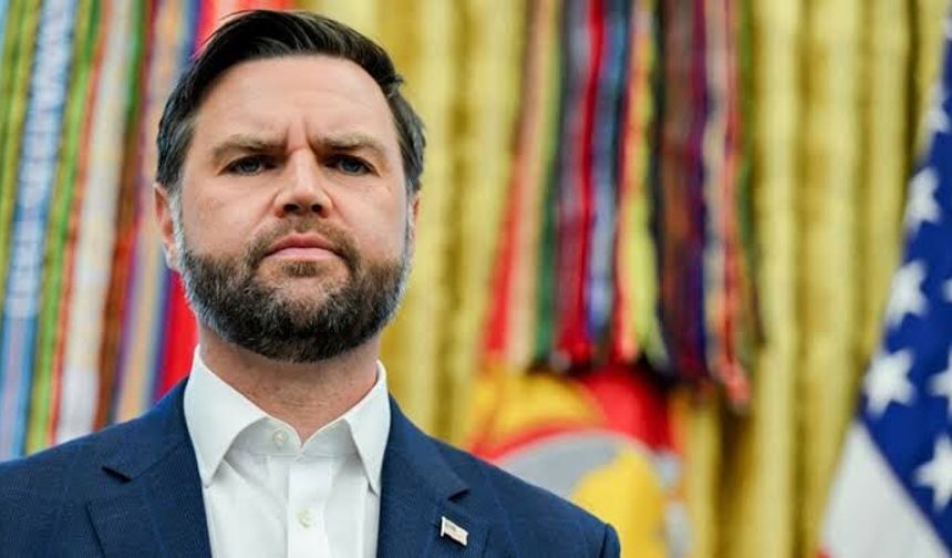 Vance: İran Hürmüz Boğazı'nda geçiş ücreti talep etmeyecek
