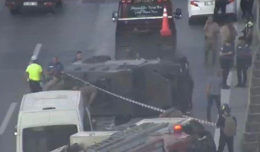 Zincirleme kazaya karışan polis aracı takla attı: 3 yaralı