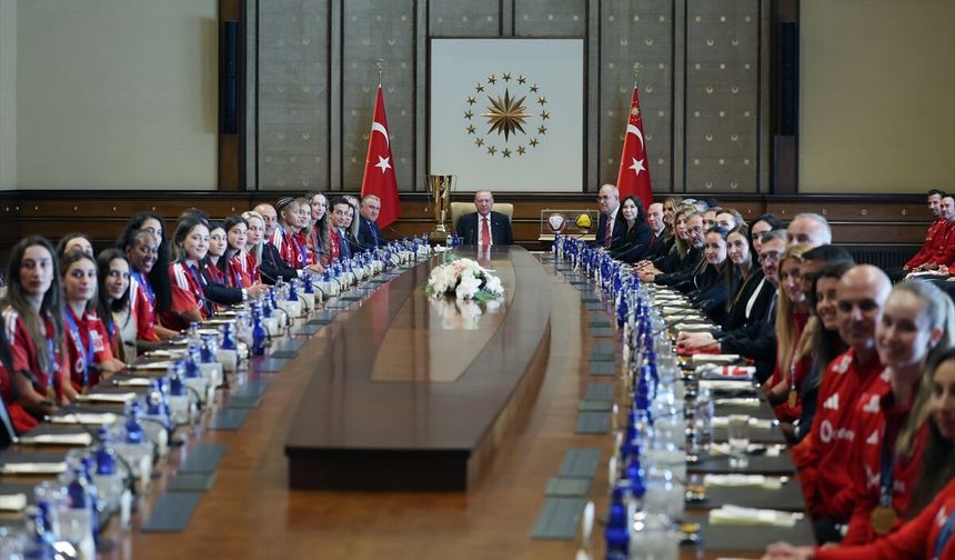 Cumhurbaşkanı Erdoğan, Avrupa şampiyonu Filenin Sultanları'nı kabul etti