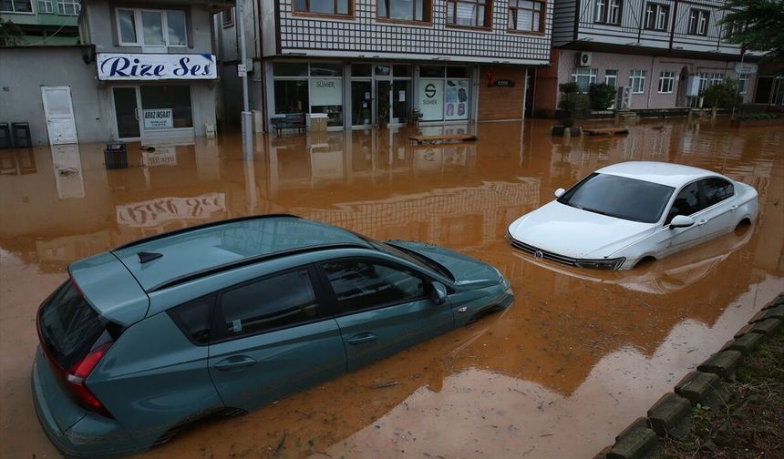 Karadeniz'i sağanak vurdu!