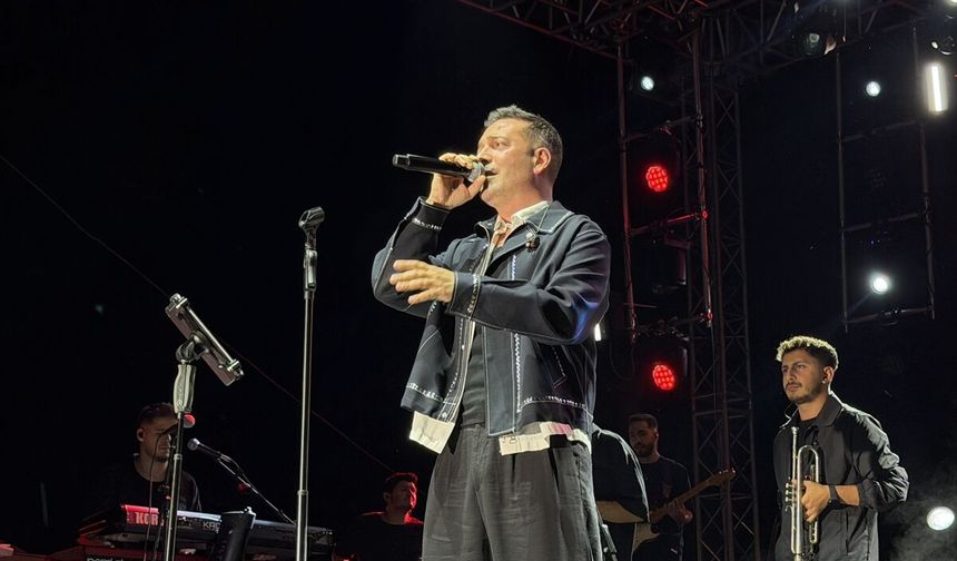 Oğuzhan Koç, Edirne Gastronomi Festivali'nde konser verdi