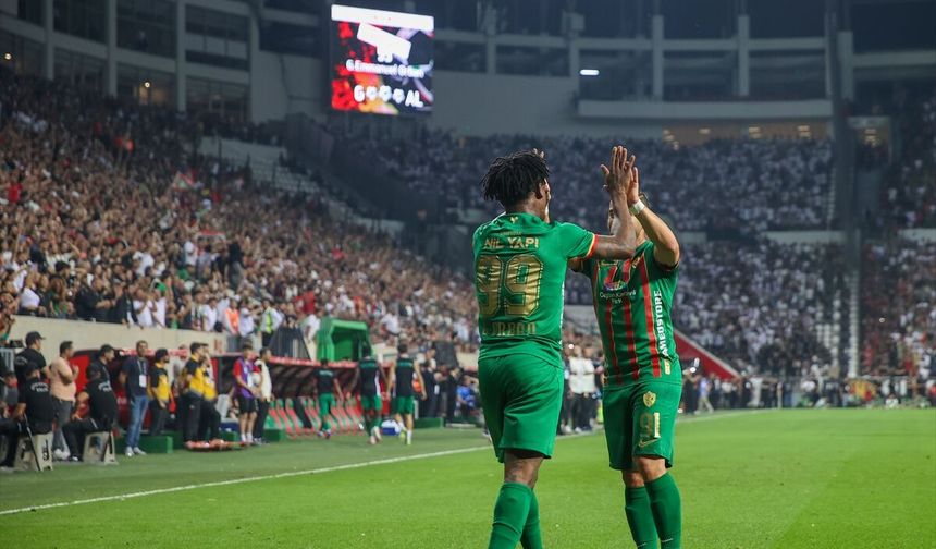 Amedspor Beşiktaş'ı 3-2 mağlup etti: Süper Lig'in yeni lideri oldu