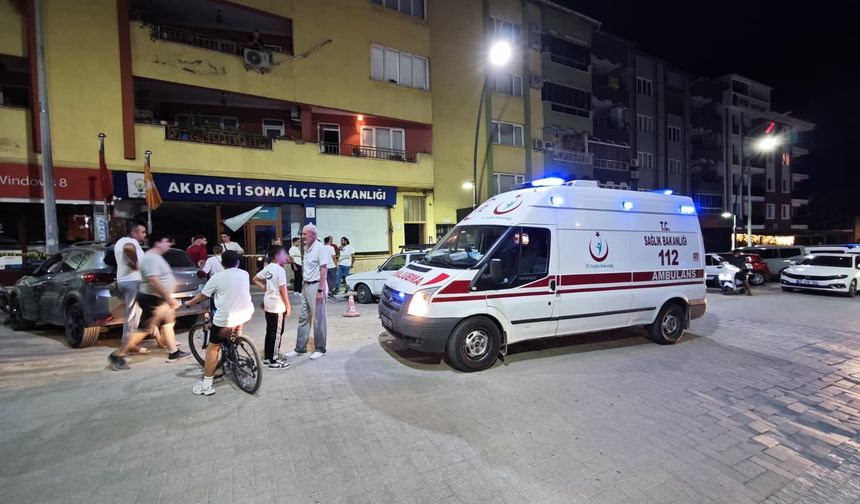 Otomobil AK Parti ilçe binasına daldı