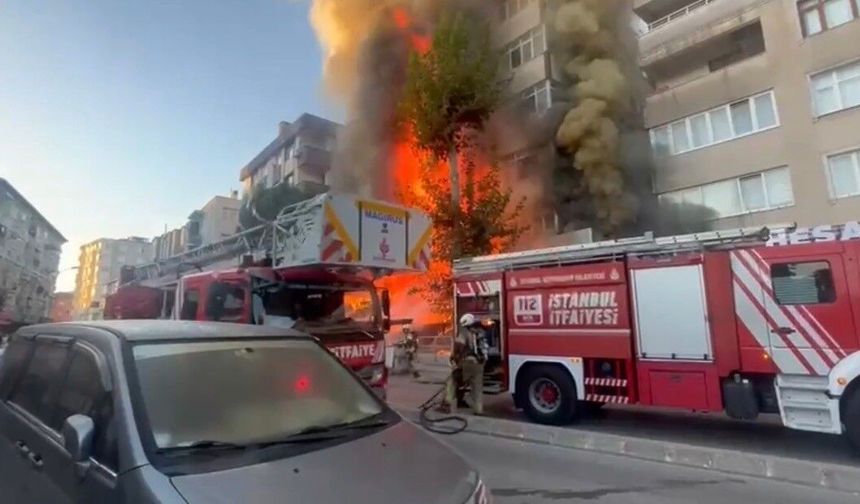 Kartal’da market alev alev yandı