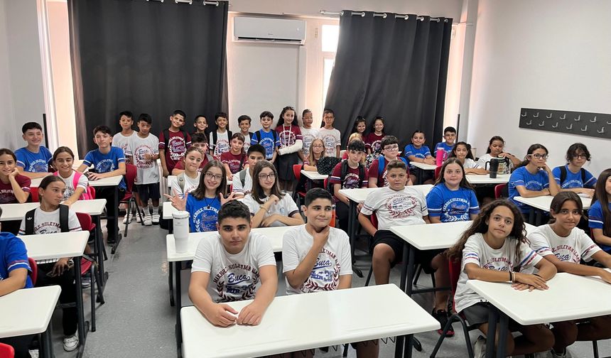 Görenler gözlerine inanamıyor: 27 çift ikiz aynı okulda