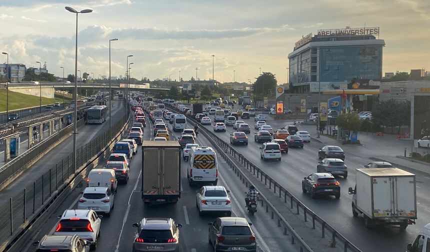 İstanbul’da trafik yoğunluğu okulların ikinci gününde arttı