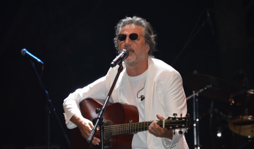 Ünlü popçu Çelik Ayvalık’ı salladı