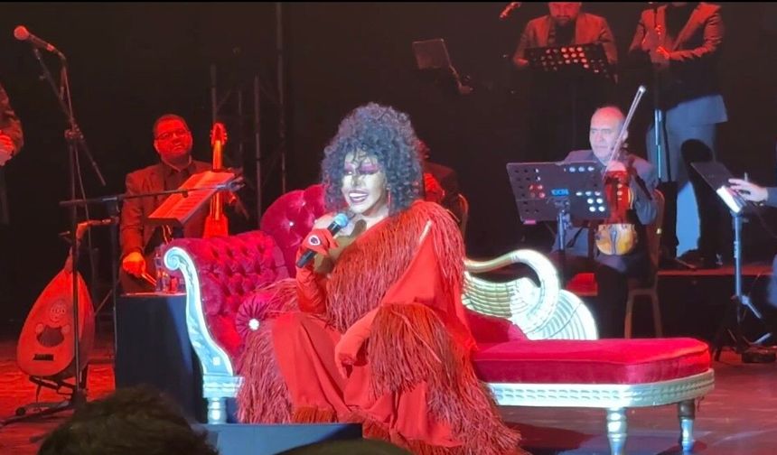 Sahnede yuhalanmıştı, olaylı konserin ardından Bursa'da sahne aldı